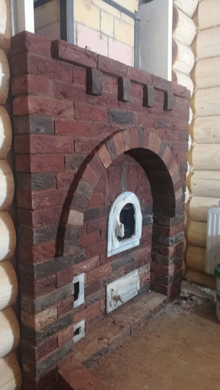 Банная печь с аркой из кирпича ручной формовки